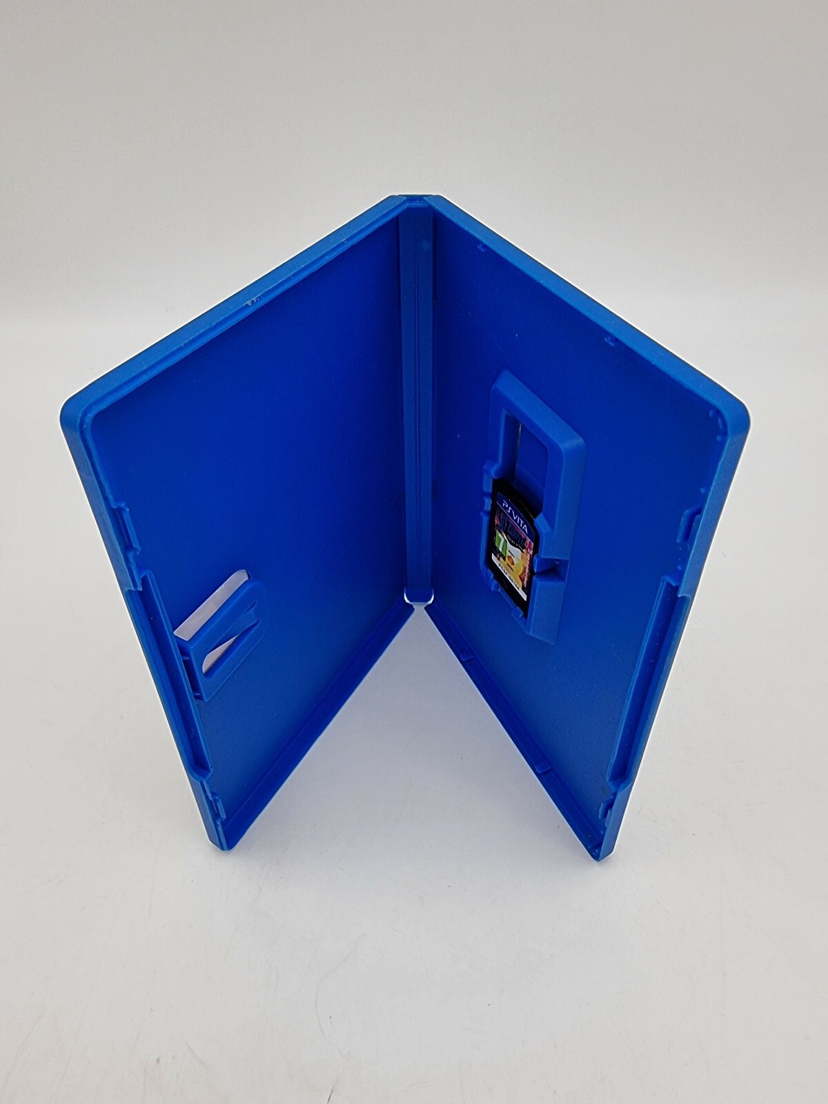 SLY COOPER LADRONES EN EL TIEMPO PS VITA PAL VERSION USED - Image 3